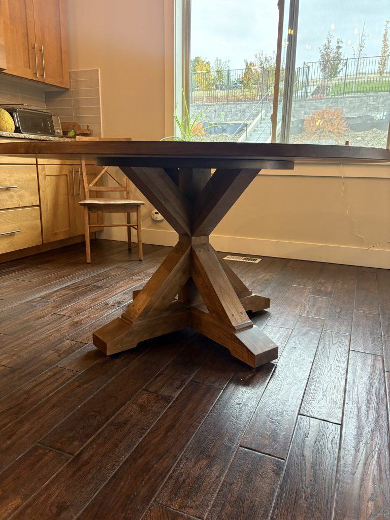 The Farmhouse Trestle Round